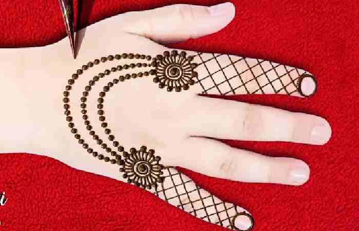 Cute Mehndi Design For Kids (4)