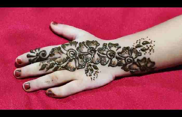 Cute Mehndi Design For Kids (7)